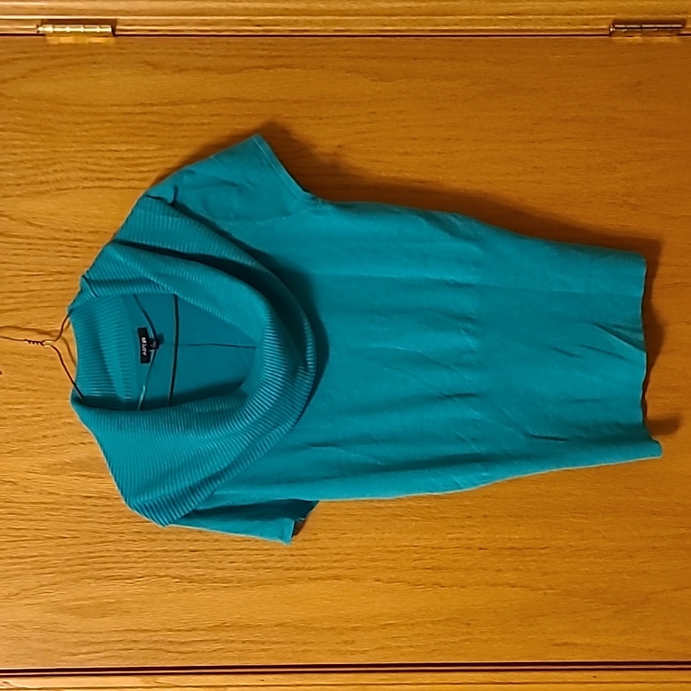 NWT APT. 9 Cowl Neck Short Sleeve Top